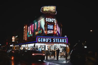 Pat’s és Geno’s Sajtos Steakszendvicsezői