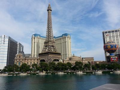Paris Hotel és Eiffel torony
